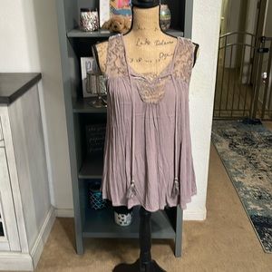 EUC Knox Rose top size M